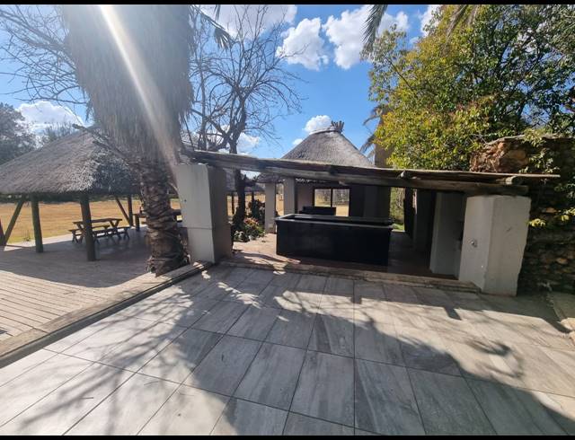 M² BUILDING FOR SALE IN LOCHVAAL